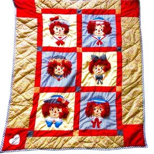 Beautiful Vintage Raggedy Ann and Andy Blanket. Crib, Excellent condition.